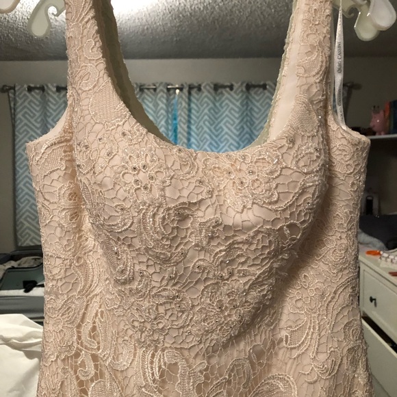 Classy, elegant, trumpet-style wedding gown - Picture 2 of 5